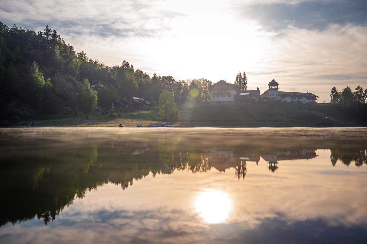Rezidence U Jezera Hotell Jeseník Exteriör bild